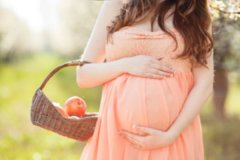 孕早期维生素补充过量对胎儿影响（孕妇早期吃的维生素片有哪